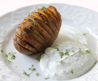 Hasselback-Kartoffel mit Kruterquark